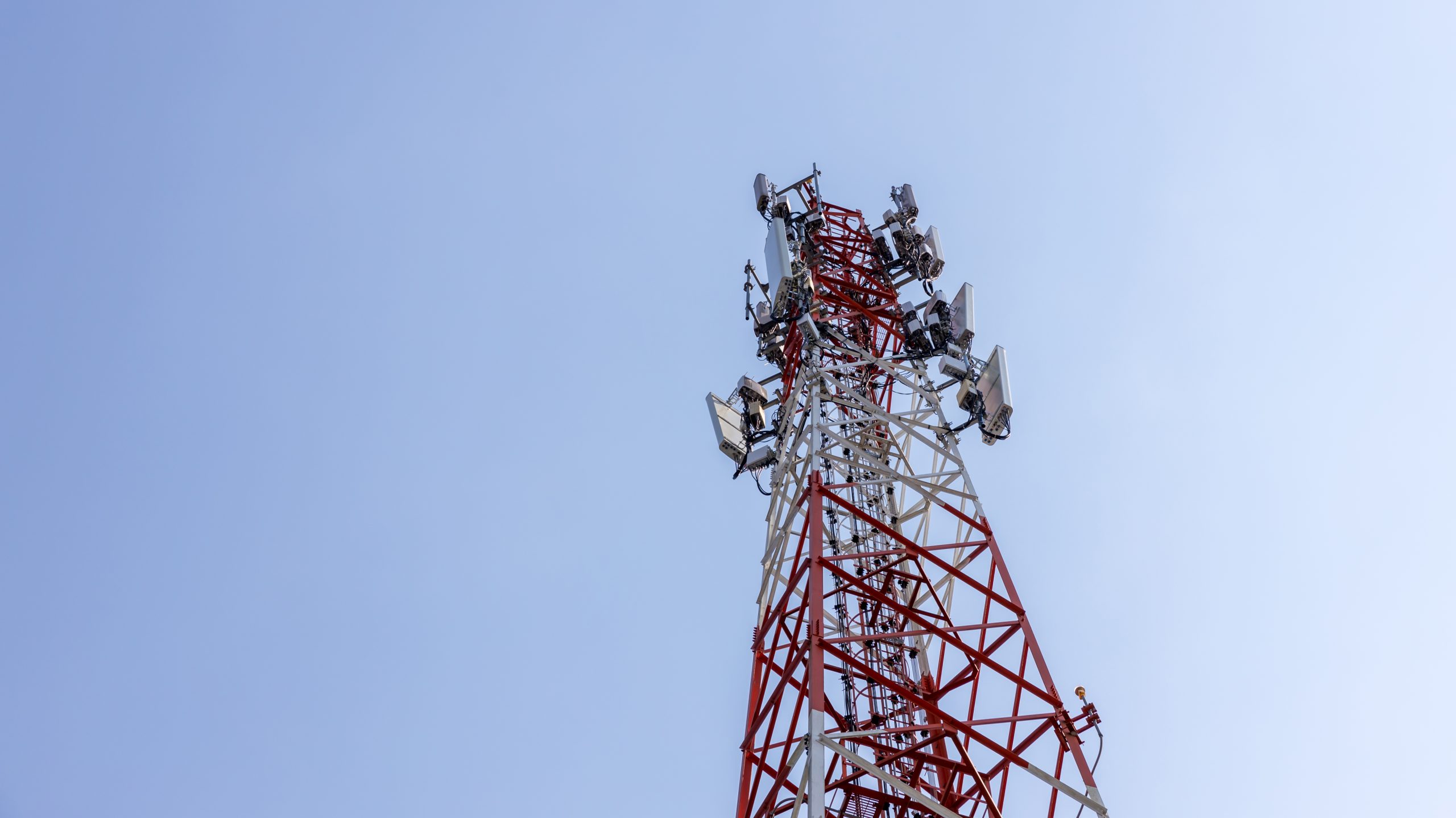 communication-tower-top-radio-antenna-tower-2025-04-02-08-38-51-utc